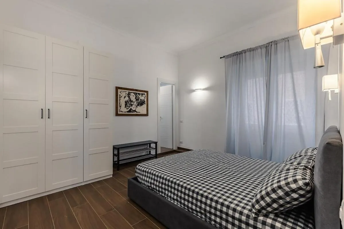 Apartment 2-Bedroom Roman Gem