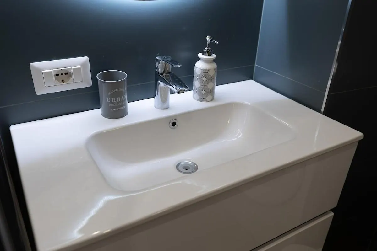 Apartment 2-Bedroom Roman Gem Italy