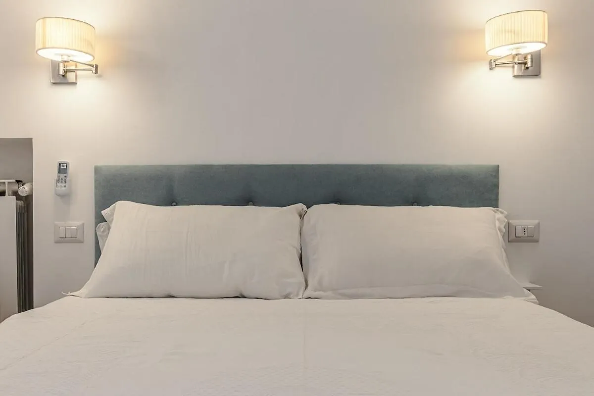 アパート 2-Bedroom Roman Gem