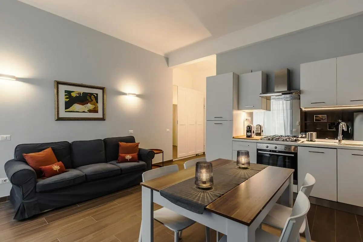 2-Bedroom Roman Gem דירה